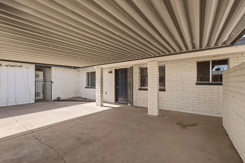 2 bed, 2.0 bath, 966 sqft, $1,798 — Photo 2