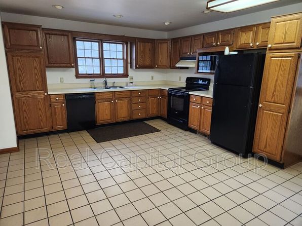 1A Oathout Ln, Latham, NY 12110