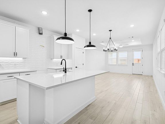 3rd image of 29534 Pondview Dr