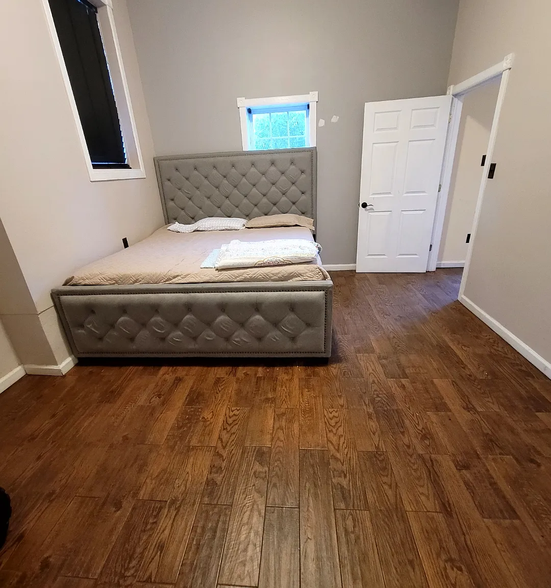 Studio, 4952 sqft, $1,300 — Photo 2