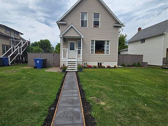 3rd image of 134 9th AVENUE W