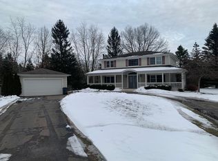 9445 Softwater Woods Dr, Clarkston, MI 48348