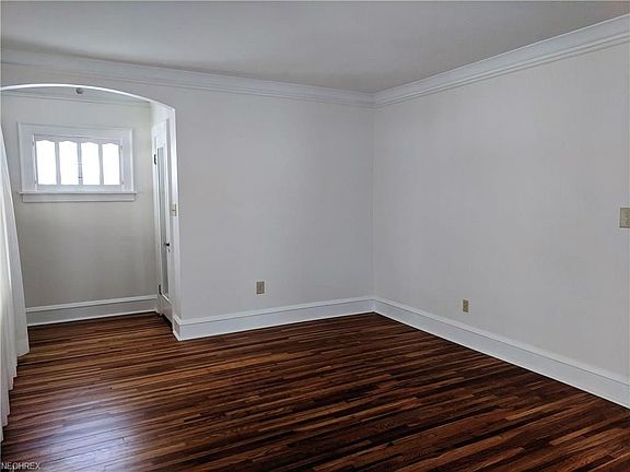 3rd image of 15710 Lydian Ave