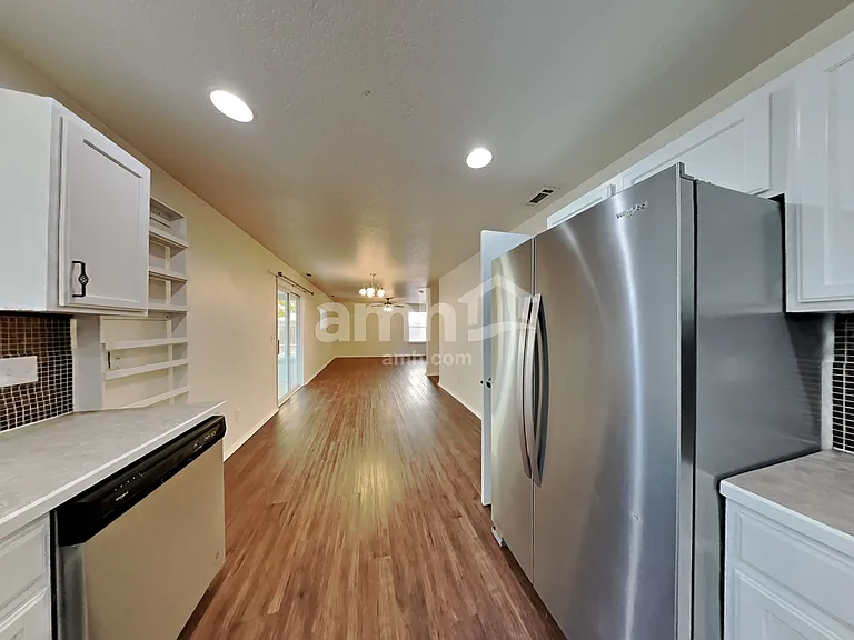 372 W Wood Owl Dr — Photo 4
