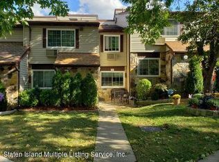 19 Fuller Ct, Staten Island, NY 10306