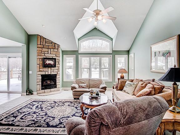 5th image of 70 Fern Hill Dr