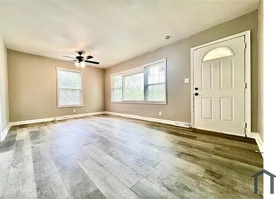 3 bed, 1101 sqft, $1,745 — Photo 2
