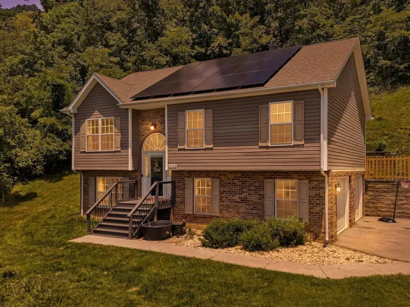 4452 Toddsbury Dr, Vinton, VA 24179