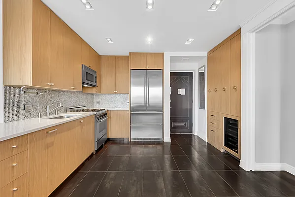 Sold by R New York | media 4