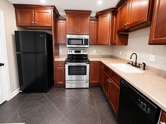 5th image of 4821 Ocean Dr