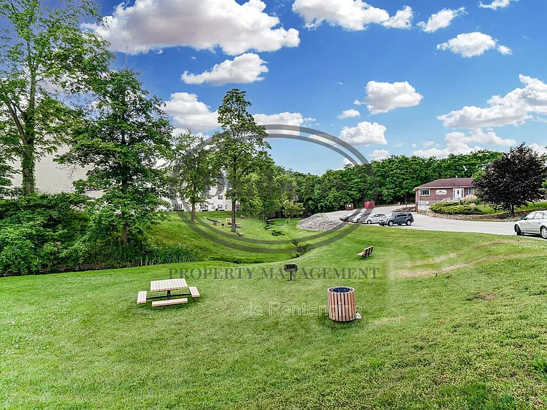 1117 N Byrne Rd — Photo 32