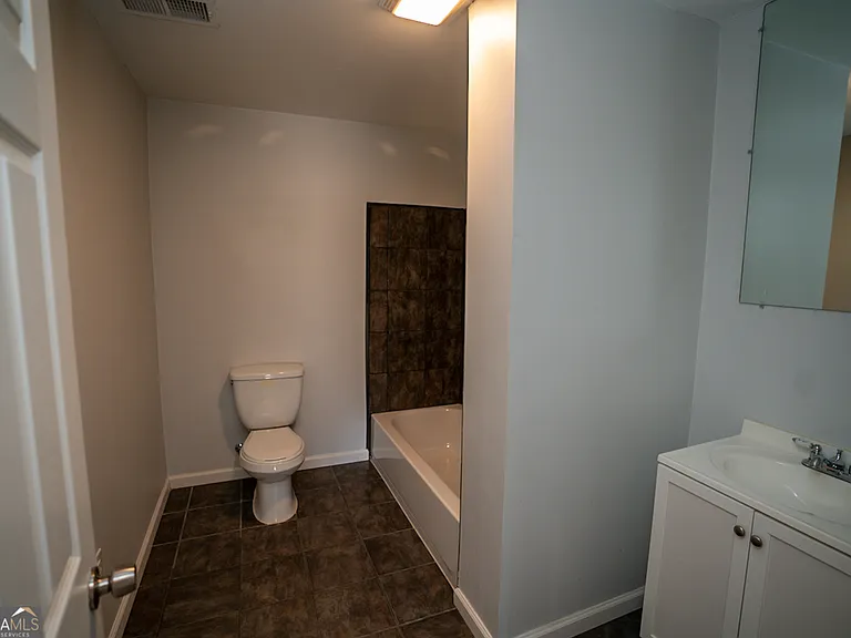 901 Custer Ave SE — Photo 5