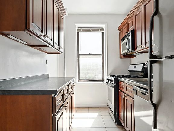 5th image of 55 E 190th St APT 28