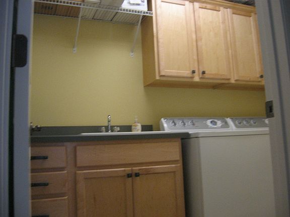 3rd image of 484 Ainsworth Cir