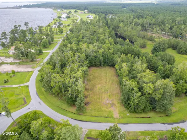 347 E Dowry Creek, Belhaven, NC 27810