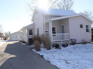 517 S 11th Ave W, Newton, IA 50208