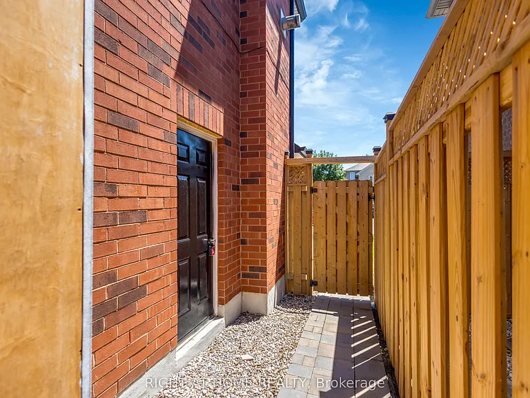 2029 Westmount Dr — Photo 34