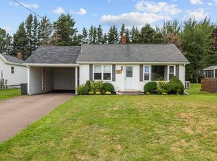 13 Clermont Rd, Saint David'S Parish, PE C1N4J8