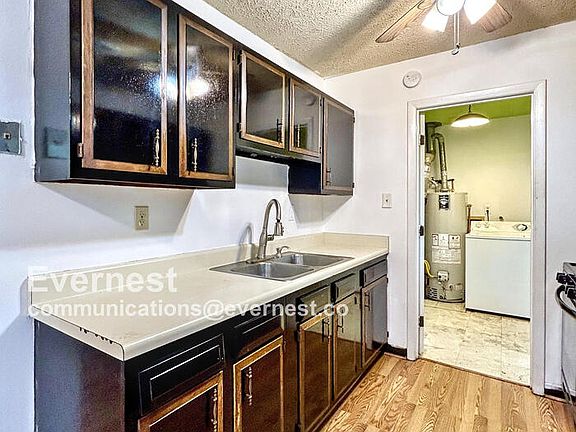 3rd image of 818 Bedrock Ln