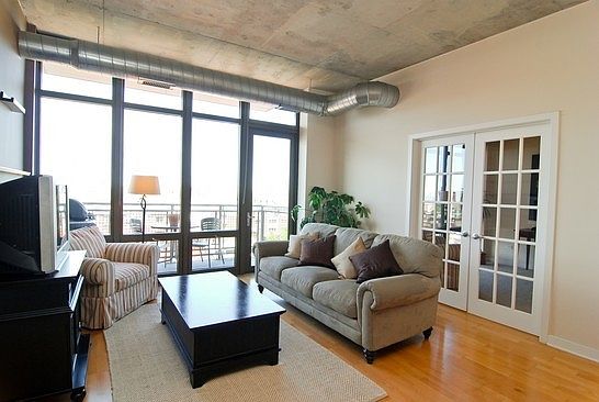 3rd image of 1000 N Kingsbury St APT 607