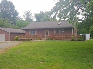 11466 Hurricane Rd, Carterville, IL 62918