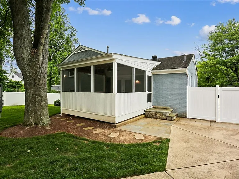 3801 Denfeld Ave — Photo 17