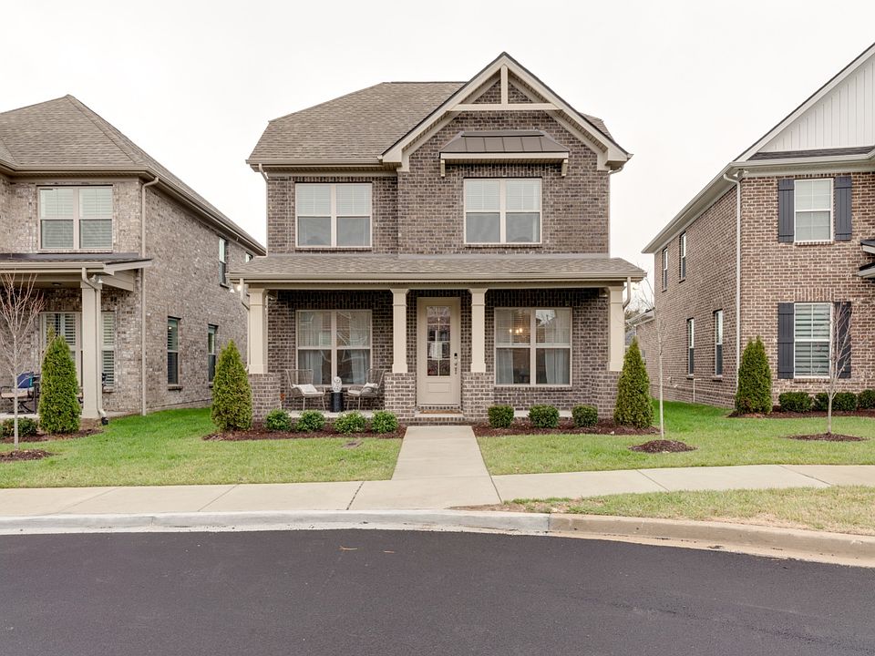 1st image of 1028 Paddock Park Cir