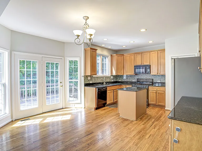 2103 Templeton Gap Dr — Photo 16