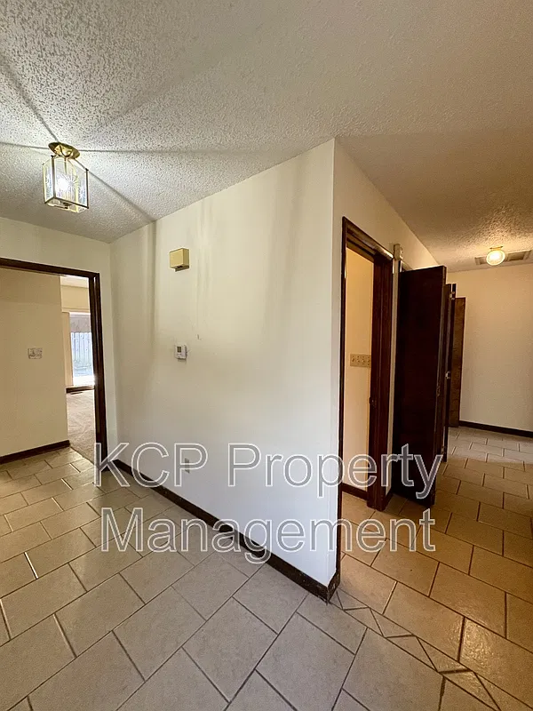 2 bed, 2.0 bath, 1432 sqft, $995 — Photo 2