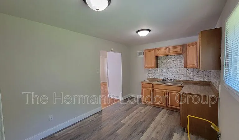 3437 Elmhurst Dr — Photo 5