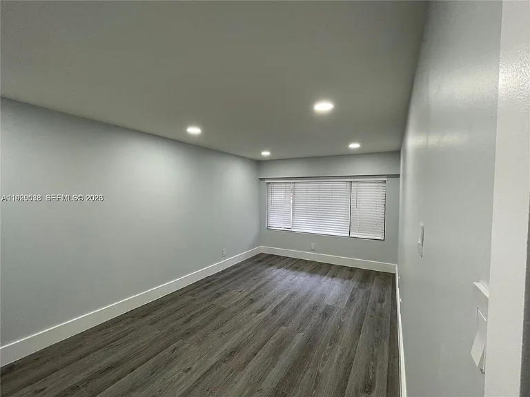 4725 SW 62nd Ave #103 — Photo 10
