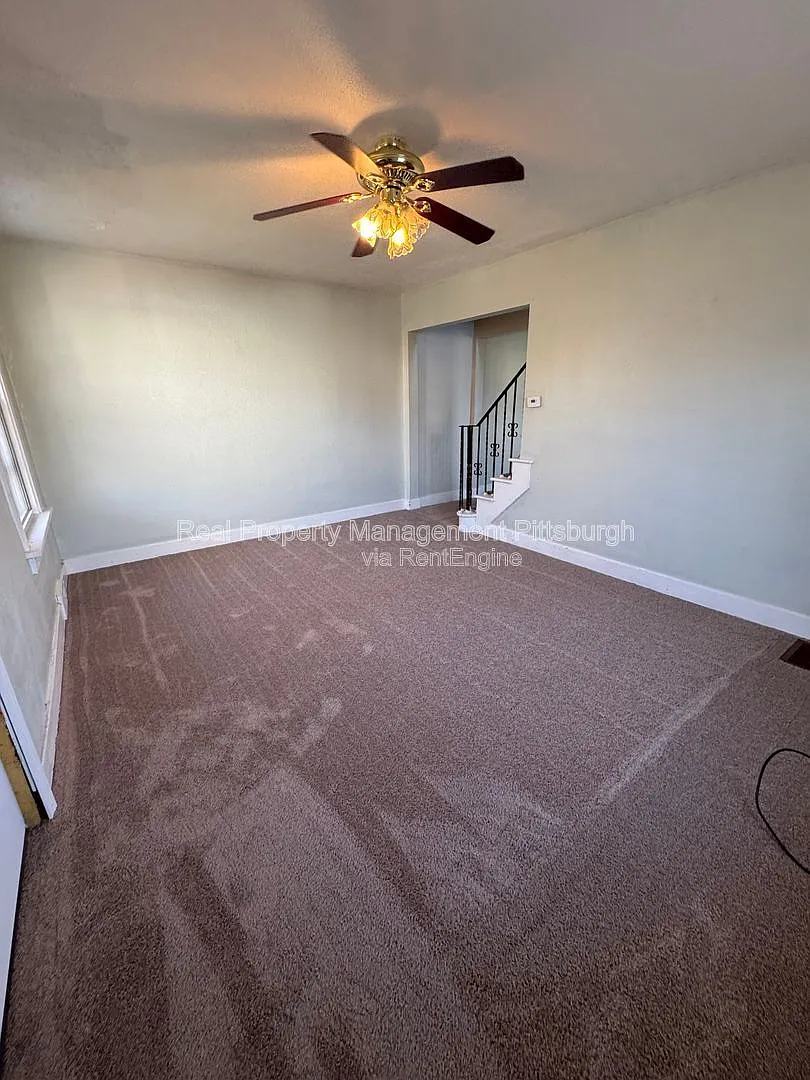 2 bed, 1.0 bath, 1004 sqft, $950 — Photo 2