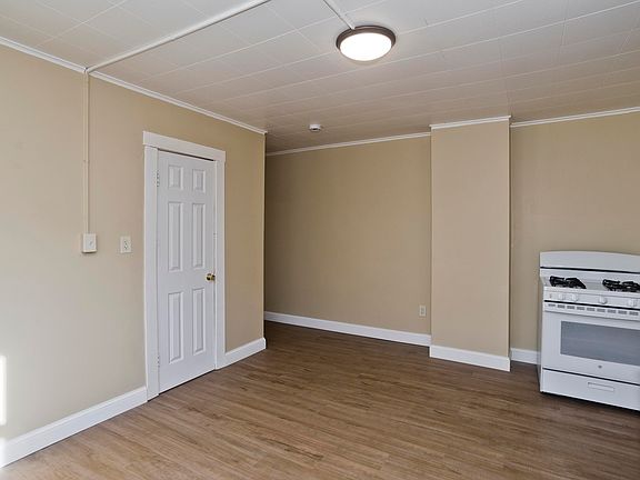 4th image of 1196 Grattan St #3L