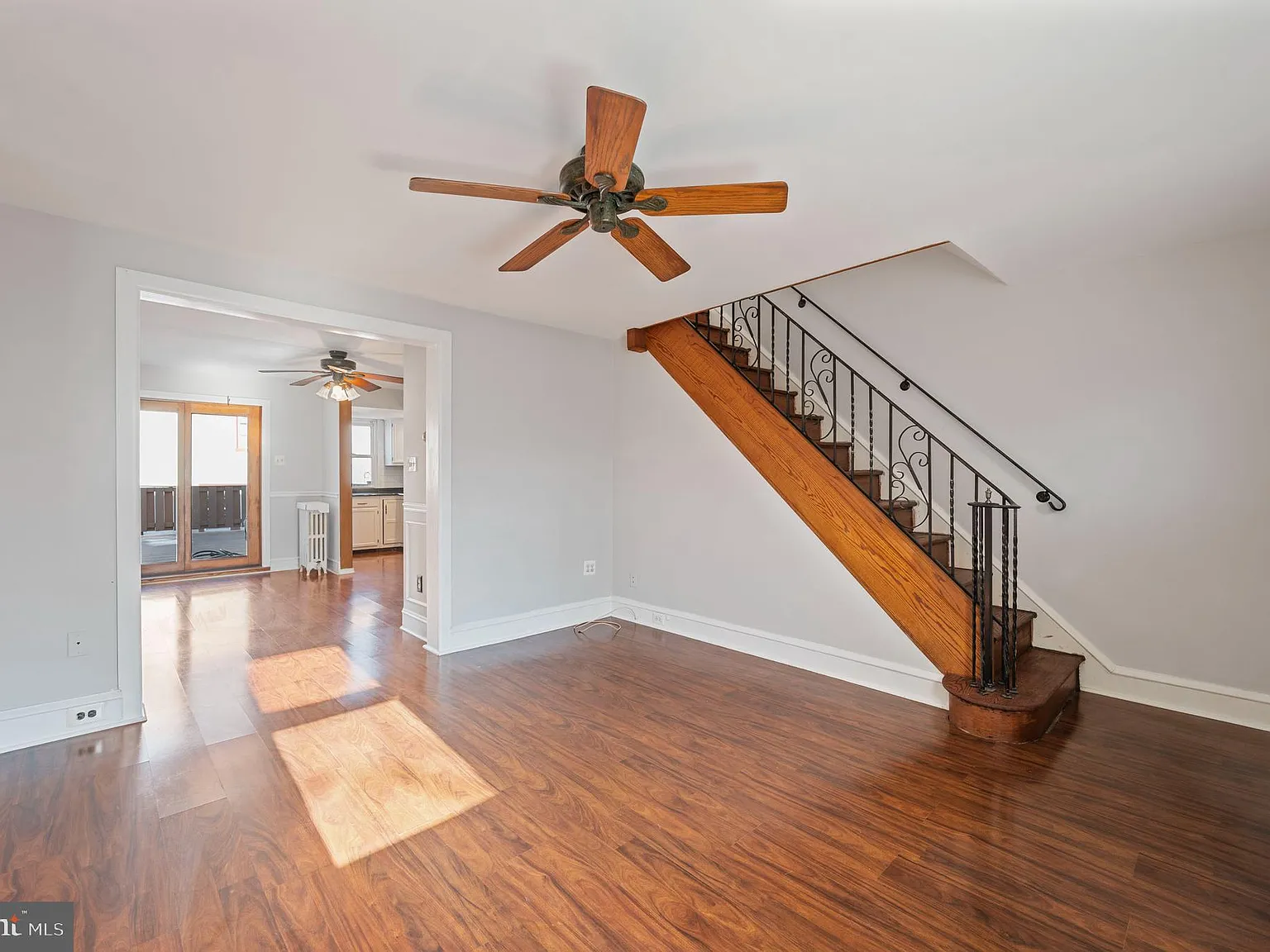 3 bed, 900 sqft, $2,099 — Photo 3
