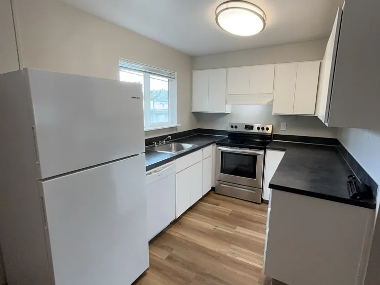 Hall Court Apartments — Photo 7