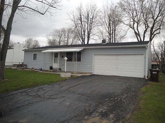 1st image of 205 Surrey Ln