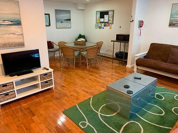 3rd image of 9017 Holland Ave #1