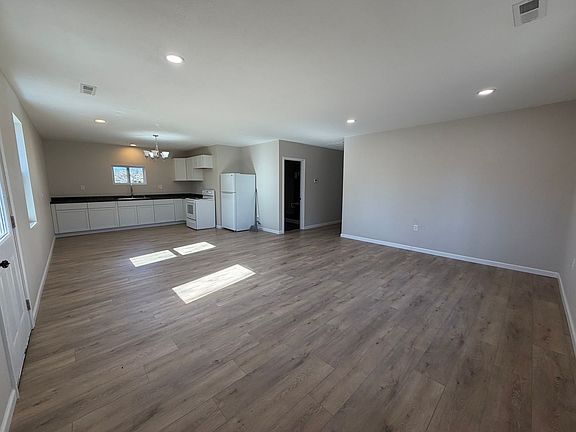 5th image of 30013 Nodaway Dr
