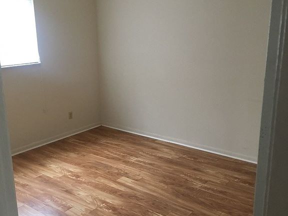 2nd image of 415 Wyandotte Ave APT A