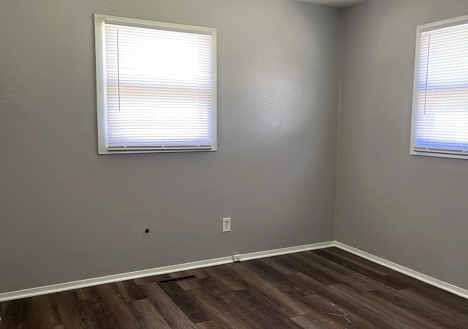 2048 - 2050 Hebron - 2050 — Photo 4
