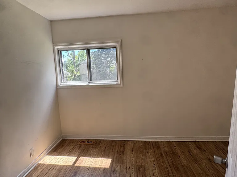 51 Windsor Dr — Photo 7