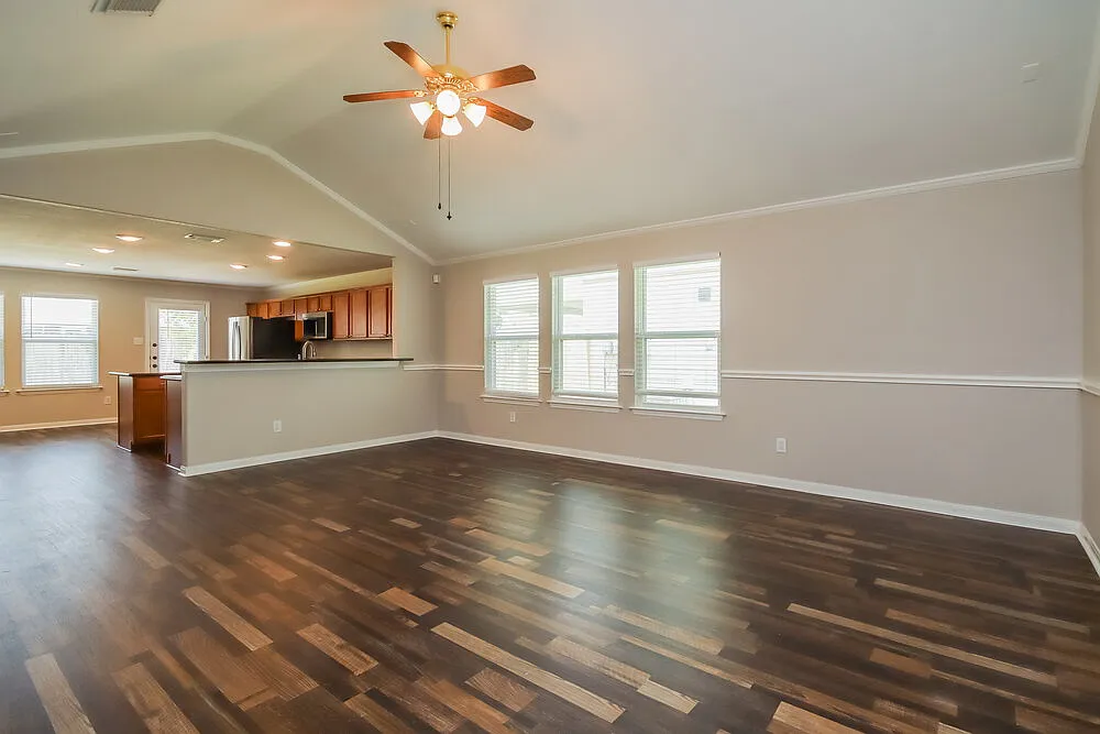 4 bed, 2.0 bath, 1886 sqft, $1,950 — Photo 3