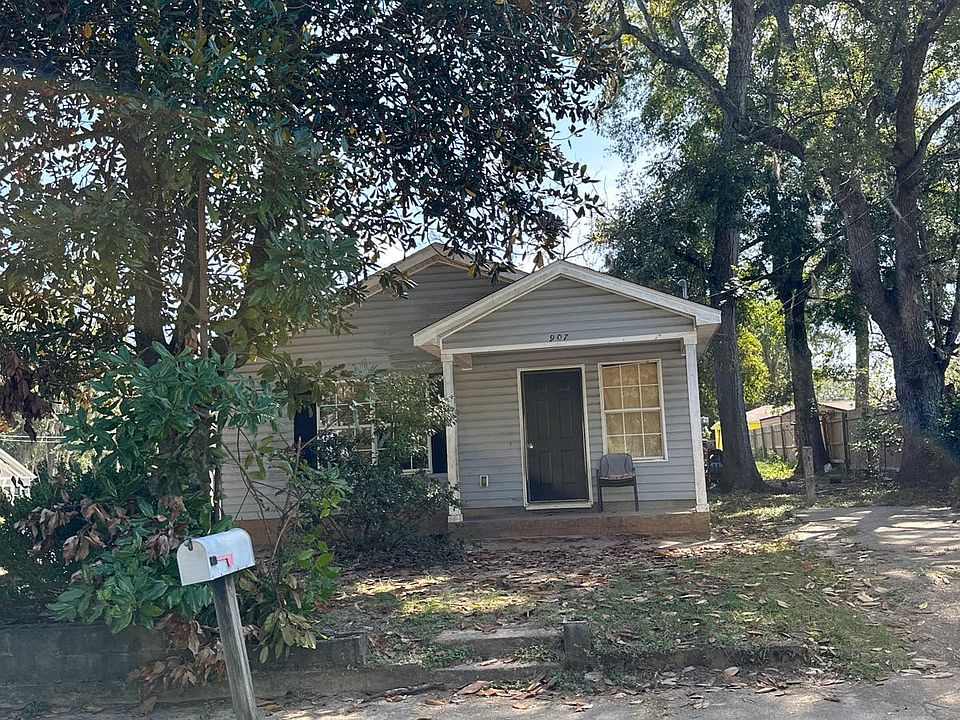 1st image of 907 W Crawford St