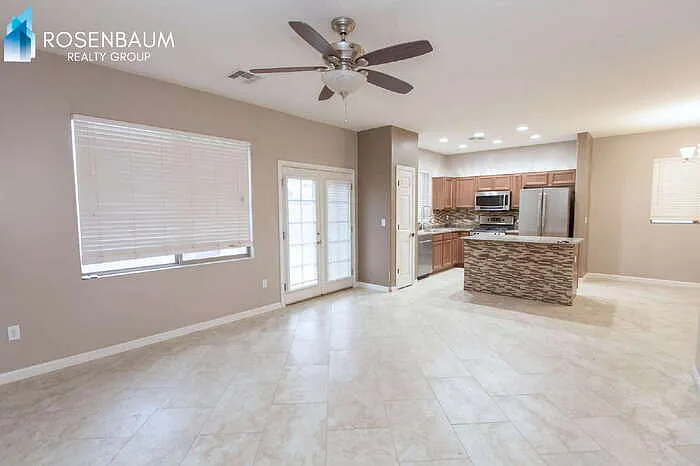 5 bed, 2.5 bath, 1835 sqft, $1,995 — Photo 4