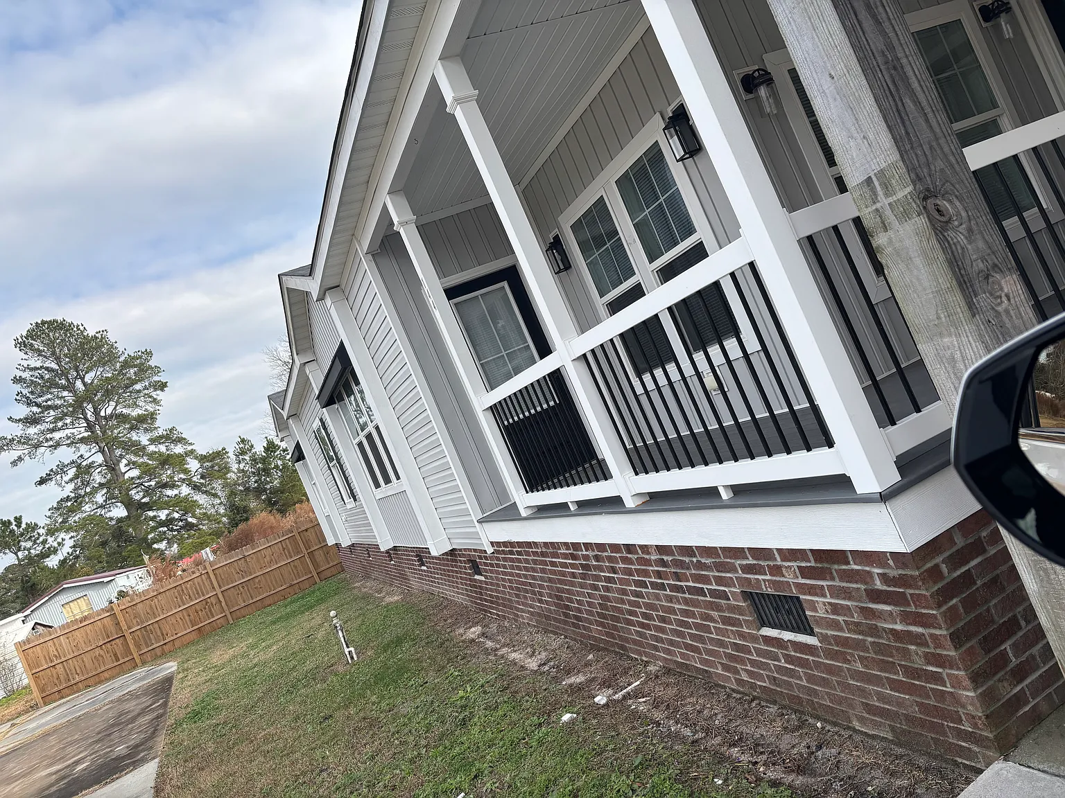 3 bed, 2400 sqft, $2,500 — Photo 1