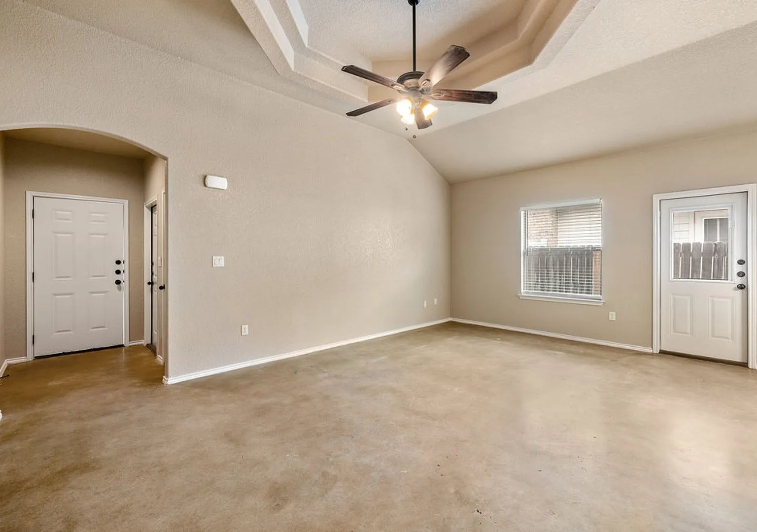 Available Now! Nice 3 Bedroom Duplex In New Braunfels, Texas! — Photo 3