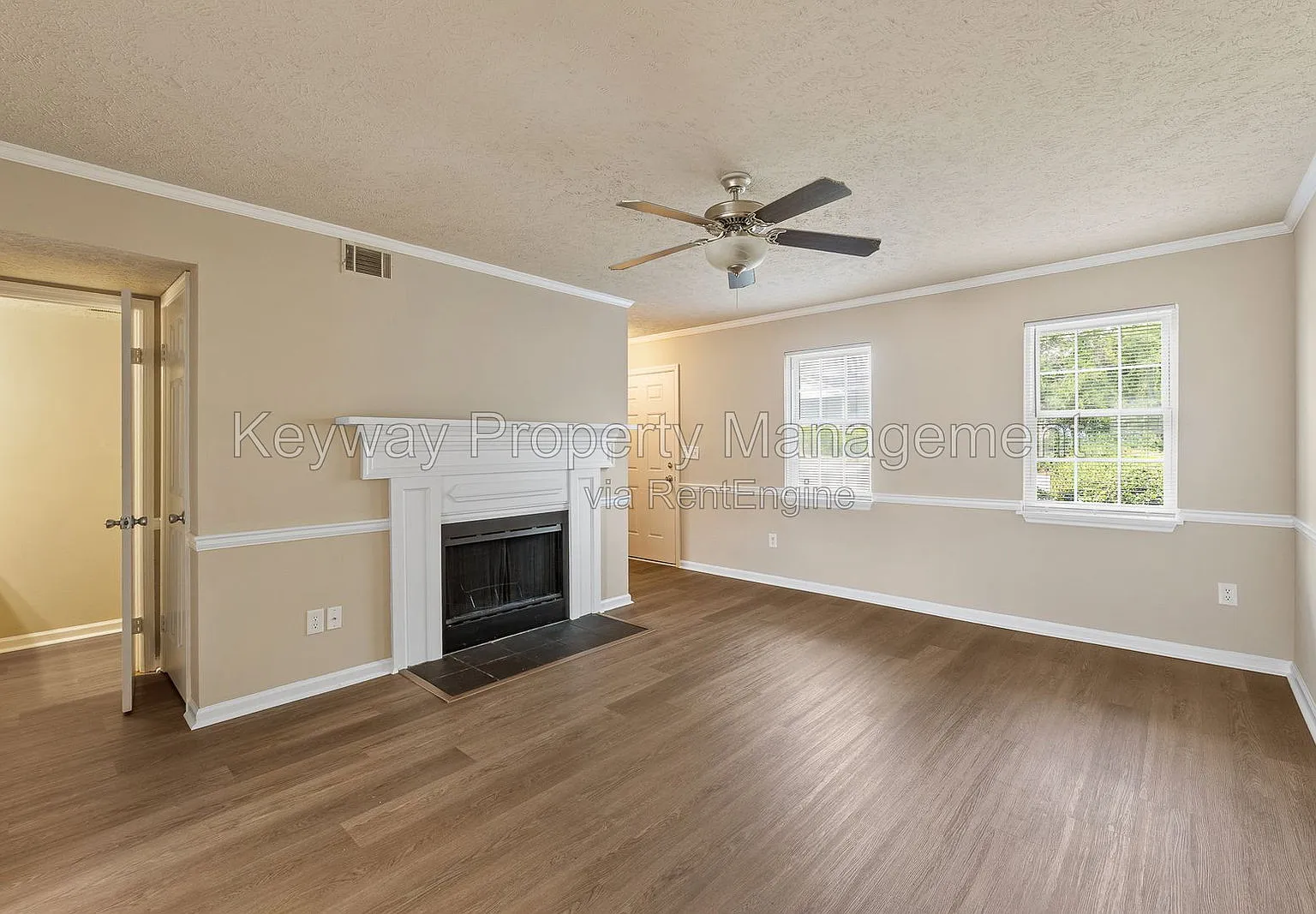 2 bed, 2.5 bath, 1240 sqft, $1,295 — Photo 2
