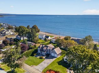 22 Fenwood Dr, Old Saybrook, CT 06475