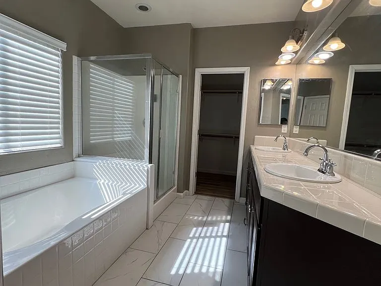 3156 N Applegate Ave — Photo 11