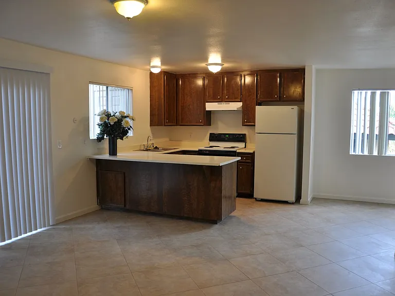 Mira Monte Apartments — Photo 5